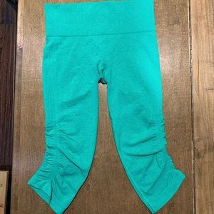 Lululemon In The Flow Crop - Green - Size 4